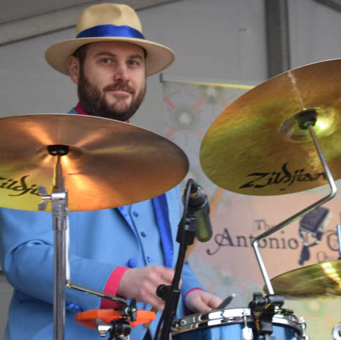 Koen Peynsaert is de drummer en geluidsman bij The Antonio CroonerQuartet