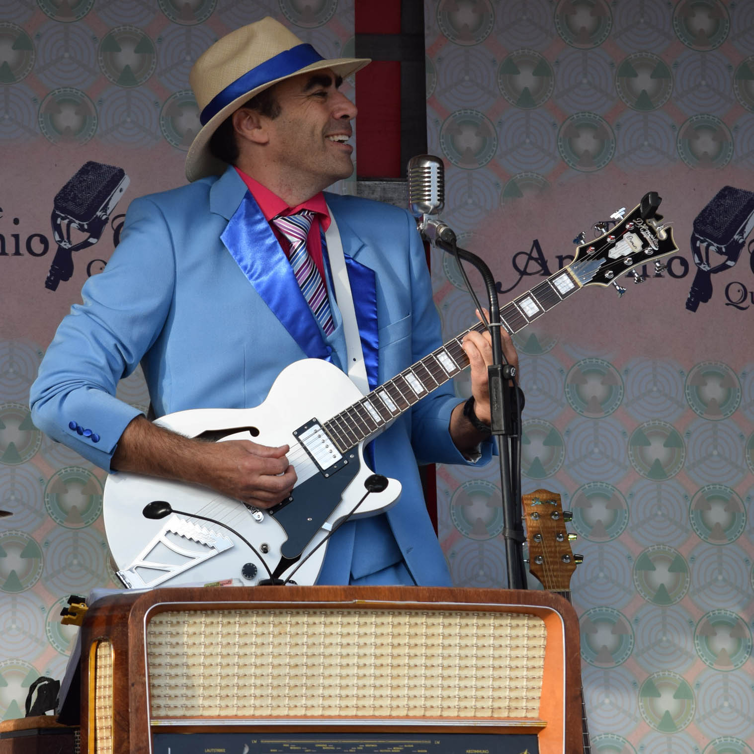 Stefaan Van Gysegem is de gitarist en manager van The Antonio Croorne Quartet